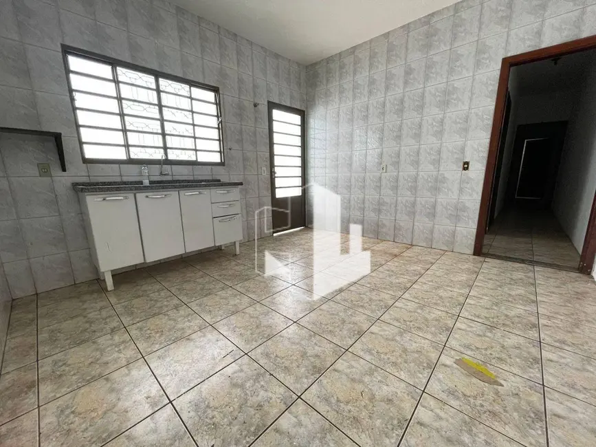 Foto 6 de Casa com 2 quartos para alugar, 150m2 em Chácara Flora, Jau - SP