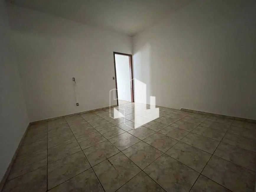 Foto 4 de Casa com 2 quartos para alugar, 150m2 em Chácara Flora, Jau - SP