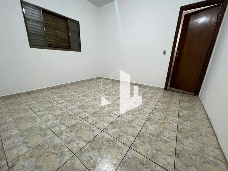 Foto 1 de Casa com 2 quartos para alugar, 150m2 em Chácara Flora, Jau - SP