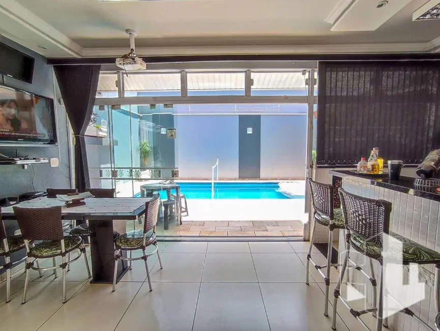 Foto 4 de Casa com 3 quartos à venda, 360m2 em Jardim Parati, Jau - SP