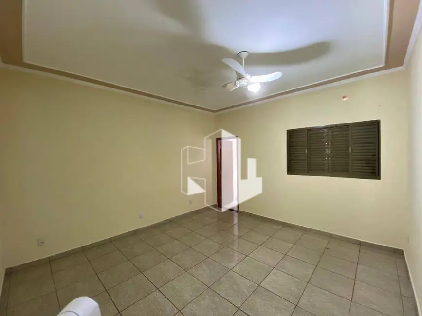 Casa com 2 quartos à venda, 140m2 em Jardim Cila de Lúcio Bauab, Jau - SP - imagem 4 Foto 4 de Casa com 2 quartos à venda, 140m2 em Jardim Cila de Lúcio Bauab, Jau - SP