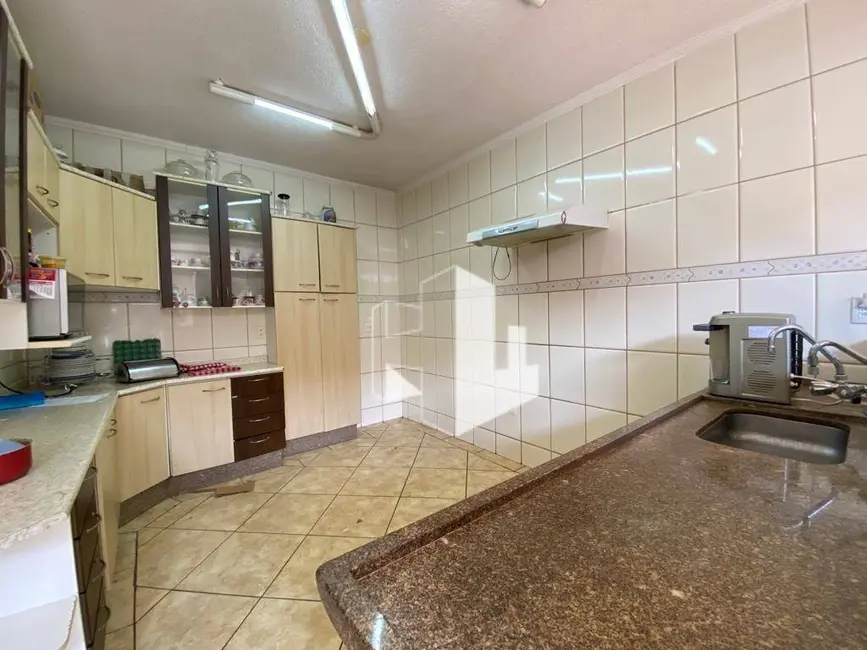 Foto 3 de Casa com 3 quartos à venda, 180m2 em Jardim Olímpia, Jau - SP