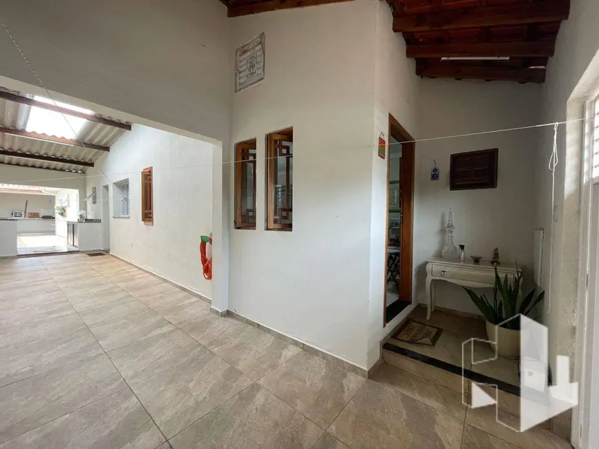 Foto 2 de Casa com 2 quartos à venda, 162m2 em Jardim América, Jau - SP