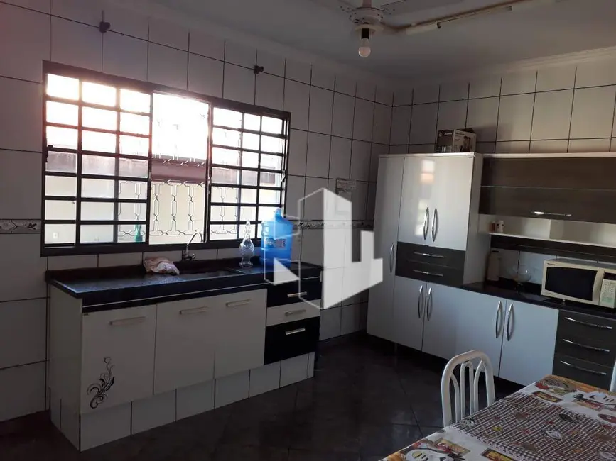 Foto 9 de Casa com 2 quartos à venda, 200m2 em Vila Nova, Jau - SP