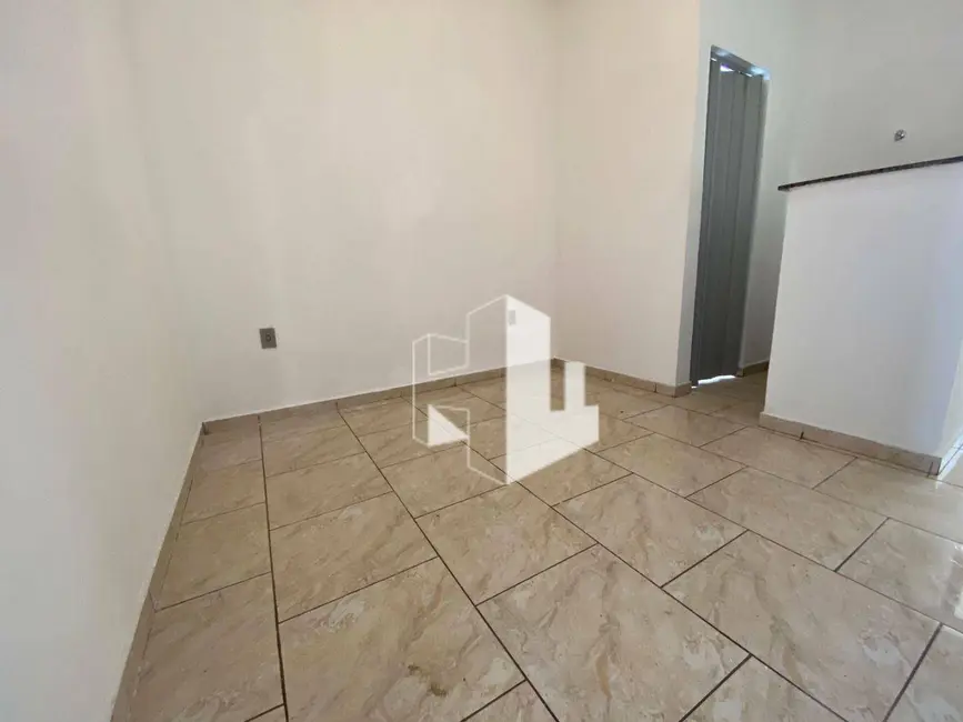 Foto 4 de Kitnet com 1 quarto para alugar, 100m2 em Vila Nova, Jau - SP