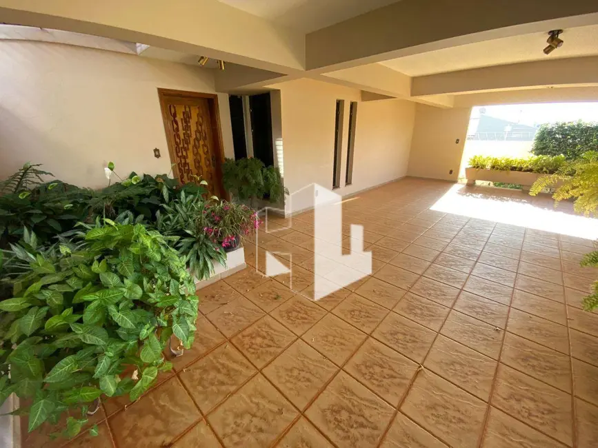 Foto 4 de Casa com 3 quartos à venda e para alugar, 300m2 em Vila Assis, Jau - SP