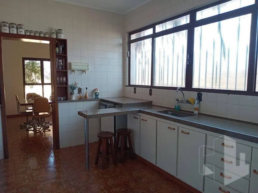 Foto 5 de Casa com 3 quartos à venda e para alugar, 450m2 em Vila Assis, Jau - SP