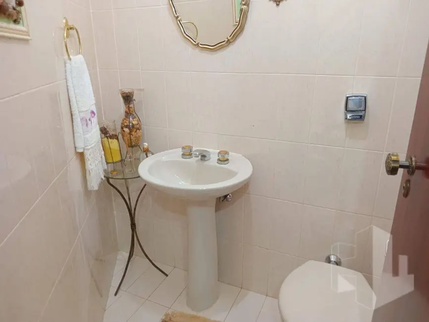 Foto 3 de Casa com 3 quartos à venda e para alugar, 450m2 em Vila Assis, Jau - SP