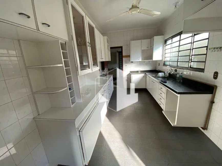 Foto 3 de Casa com 3 quartos para alugar, 250m2 em Jardim América, Jau - SP