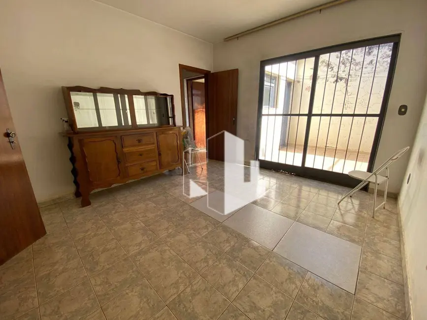 Casa com 3 quartos à venda e para alugar, 250m2 em Centro, Jau - SP - imagem 4 Foto 4 de Casa com 3 quartos à venda e para alugar, 250m2 em Centro, Jau - SP