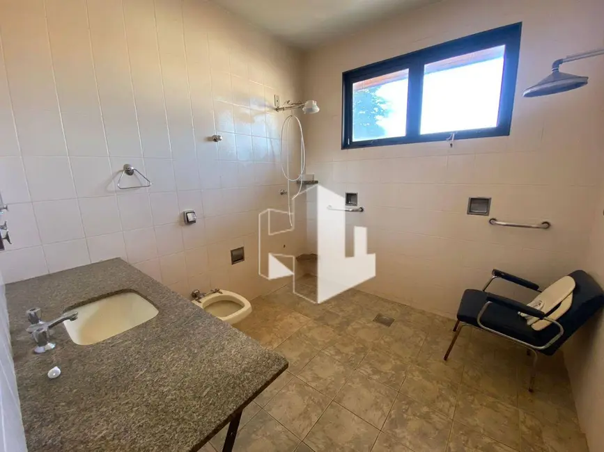 Casa com 3 quartos à venda e para alugar, 250m2 em Centro, Jau - SP - imagem 3 Foto 3 de Casa com 3 quartos à venda e para alugar, 250m2 em Centro, Jau - SP