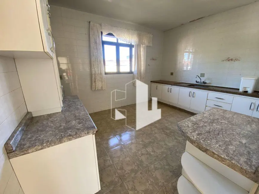 Casa com 3 quartos à venda e para alugar, 250m2 em Centro, Jau - SP - imagem 9 Foto 9 de Casa com 3 quartos à venda e para alugar, 250m2 em Centro, Jau - SP