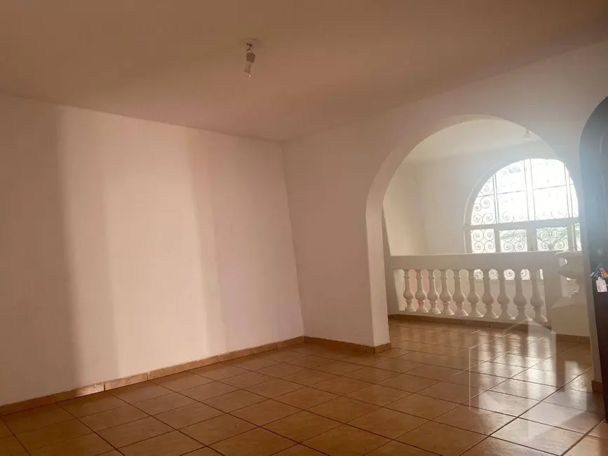 Foto 2 de Casa com 3 quartos para alugar, 250m2 em Centro, Jau - SP