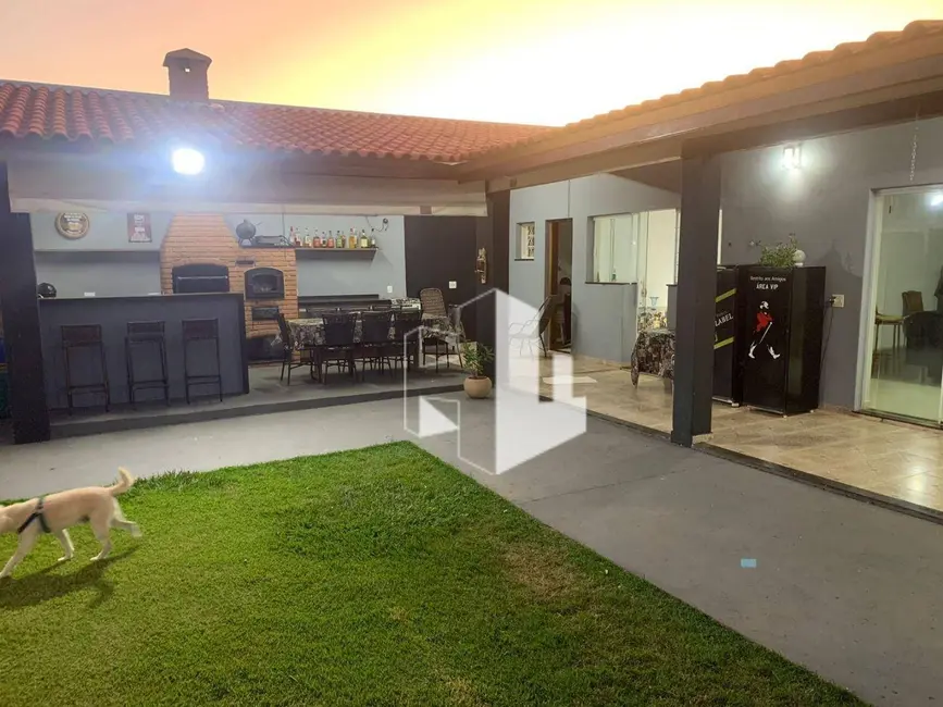 Chácara com 2 quartos para alugar, 1000m2 em Jau - SP - imagem 2 Foto 2 de Chácara com 2 quartos para alugar, 1000m2 em Jau - SP