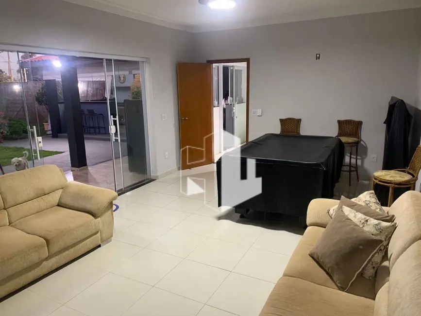 Chácara com 2 quartos para alugar, 1000m2 em Jau - SP - imagem 4 Foto 4 de Chácara com 2 quartos para alugar, 1000m2 em Jau - SP