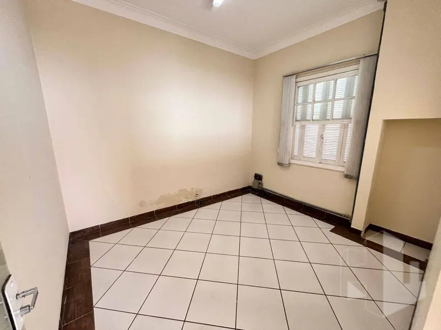 Foto 2 de Casa com 4 quartos para alugar, 250m2 em Centro, Jau - SP