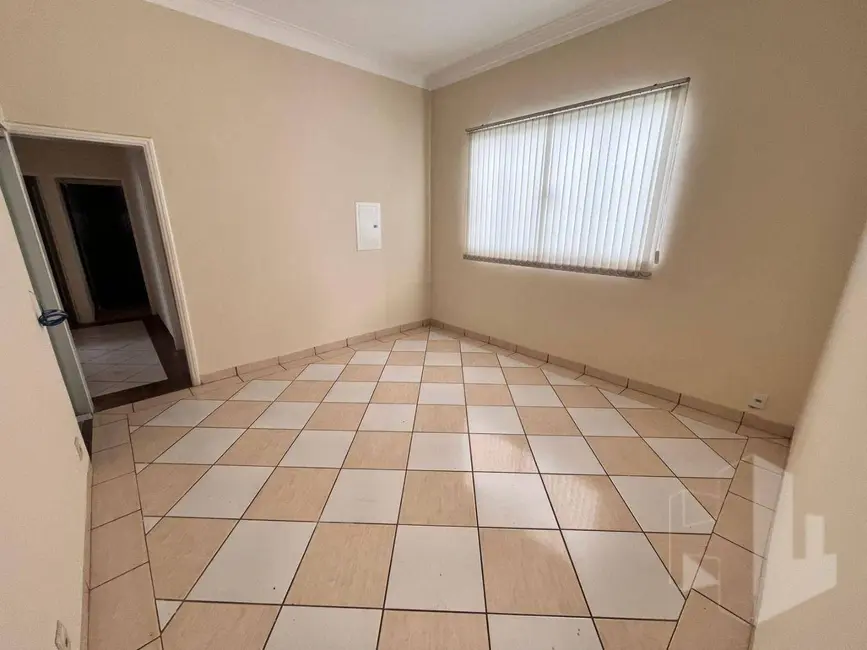 Foto 3 de Casa com 4 quartos para alugar, 250m2 em Centro, Jau - SP