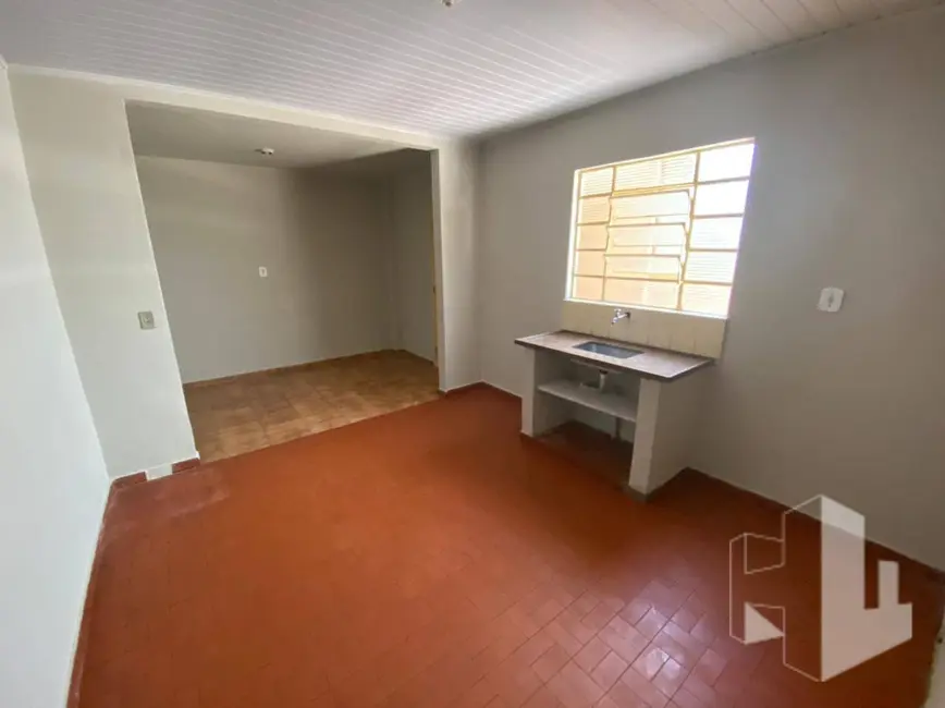 Foto 1 de Casa com 2 quartos para alugar, 90m2 em Vila Industrial, Jau - SP