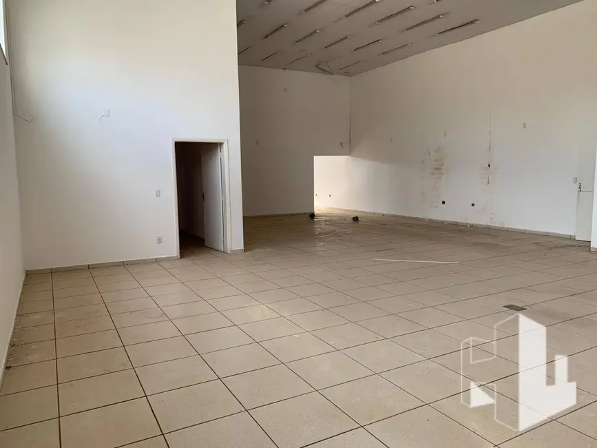 Foto 4 de Sala Comercial para alugar, 561m2 em Chácara Braz Miraglia, Jau - SP