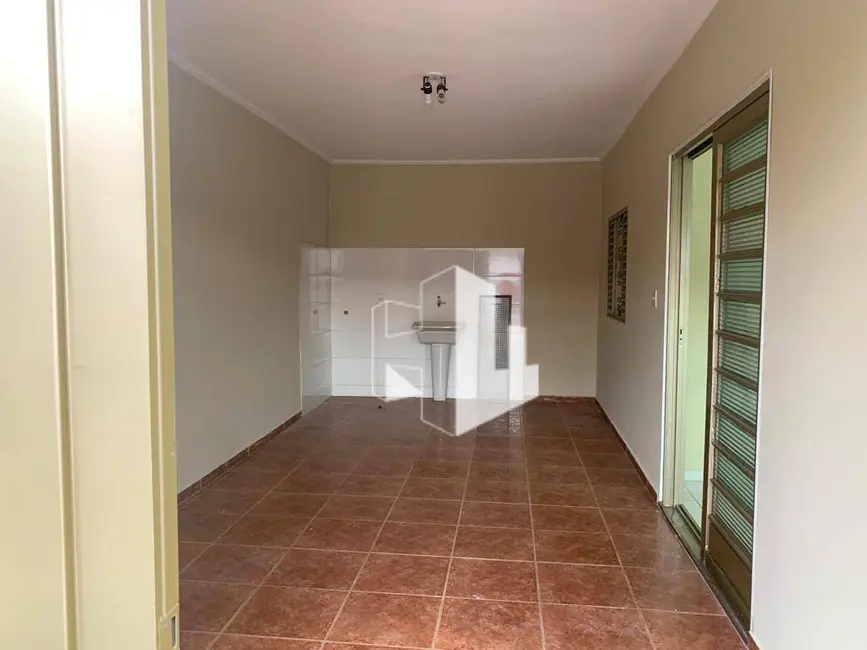 Foto 1 de Casa com 2 quartos para alugar em Jardim Antonina, Jau - SP