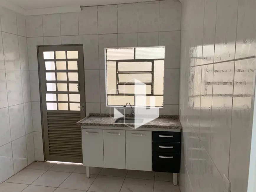 Foto 4 de Casa com 2 quartos para alugar em Jardim Antonina, Jau - SP