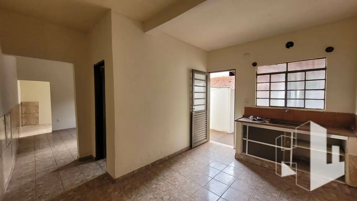 Foto 4 de Casa com 1 quarto para alugar, 125m2 em Jardim Santa Helena, Jau - SP