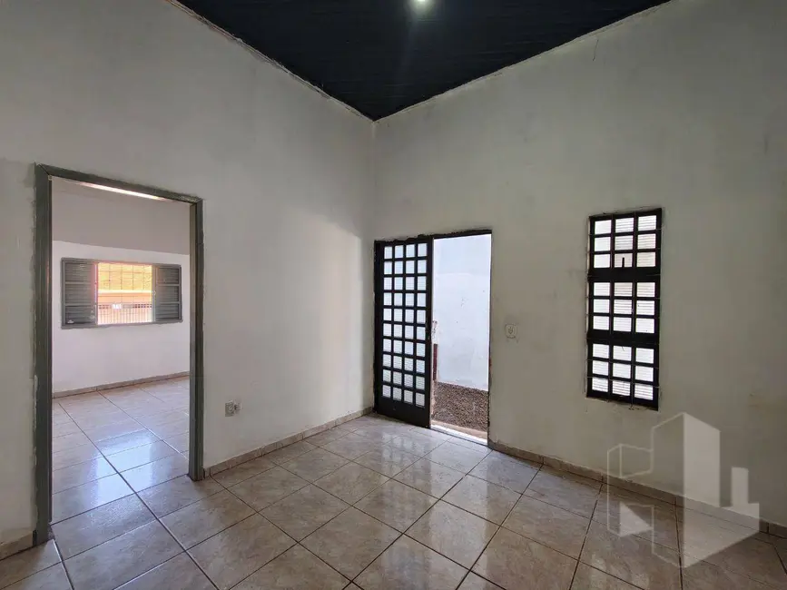 Casa com 3 quartos para alugar, 250m2 em Chácara Braz Miraglia, Jau - SP - imagem 3 Foto 3 de Casa com 3 quartos para alugar, 250m2 em Chácara Braz Miraglia, Jau - SP