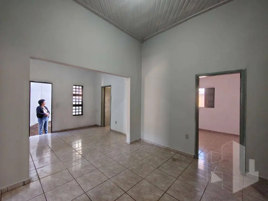 Casa com 3 quartos para alugar, 250m2 em Chácara Braz Miraglia, Jau - SP - imagem 7 Foto 7 de Casa com 3 quartos para alugar, 250m2 em Chácara Braz Miraglia, Jau - SP
