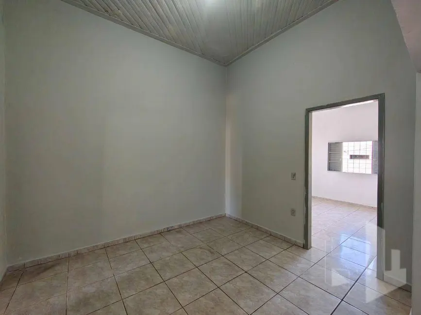 Casa com 3 quartos para alugar, 250m2 em Chácara Braz Miraglia, Jau - SP - imagem 5 Foto 5 de Casa com 3 quartos para alugar, 250m2 em Chácara Braz Miraglia, Jau - SP