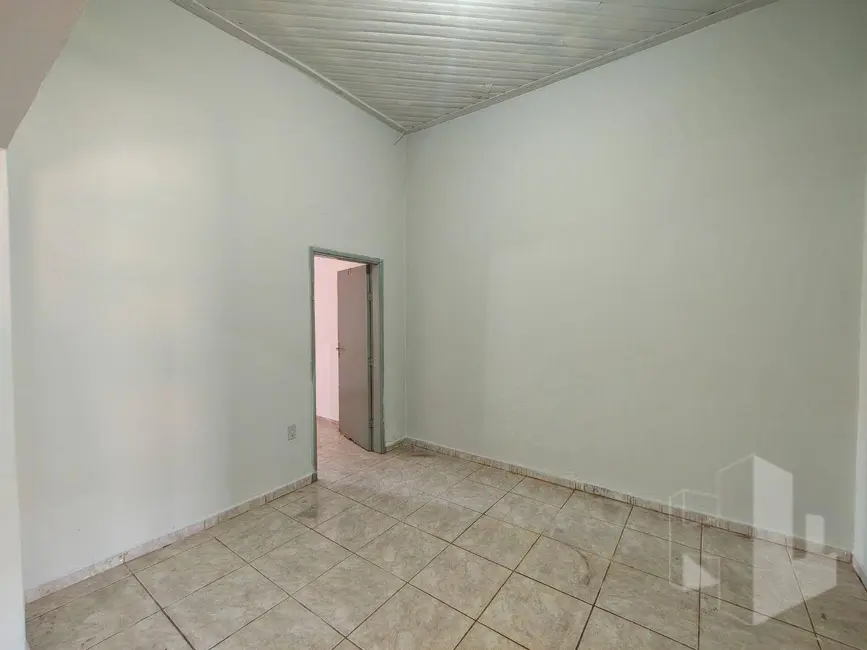 Casa com 3 quartos para alugar, 250m2 em Chácara Braz Miraglia, Jau - SP - imagem 4 Foto 4 de Casa com 3 quartos para alugar, 250m2 em Chácara Braz Miraglia, Jau - SP