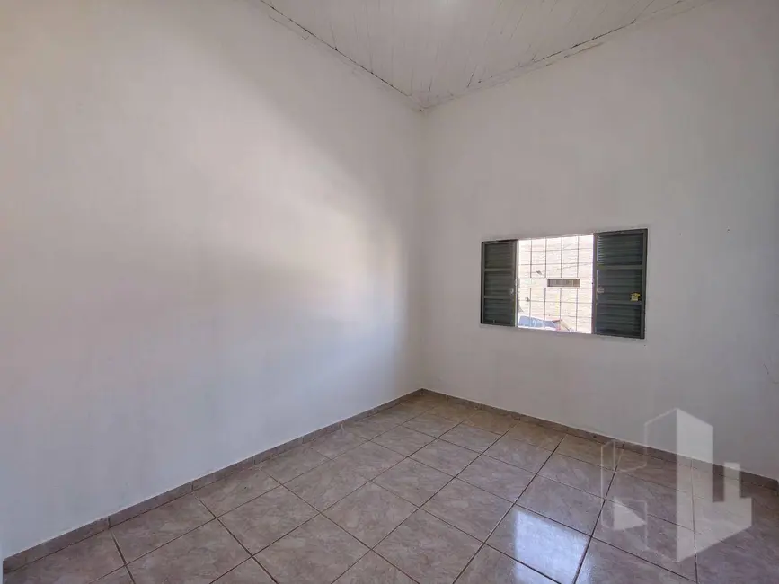 Casa com 3 quartos para alugar, 250m2 em Chácara Braz Miraglia, Jau - SP - imagem 8 Foto 8 de Casa com 3 quartos para alugar, 250m2 em Chácara Braz Miraglia, Jau - SP