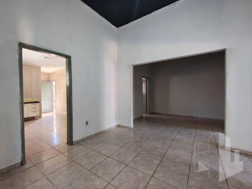 Casa com 3 quartos para alugar, 250m2 em Chácara Braz Miraglia, Jau - SP - imagem 1 Foto 1 de Casa com 3 quartos para alugar, 250m2 em Chácara Braz Miraglia, Jau - SP