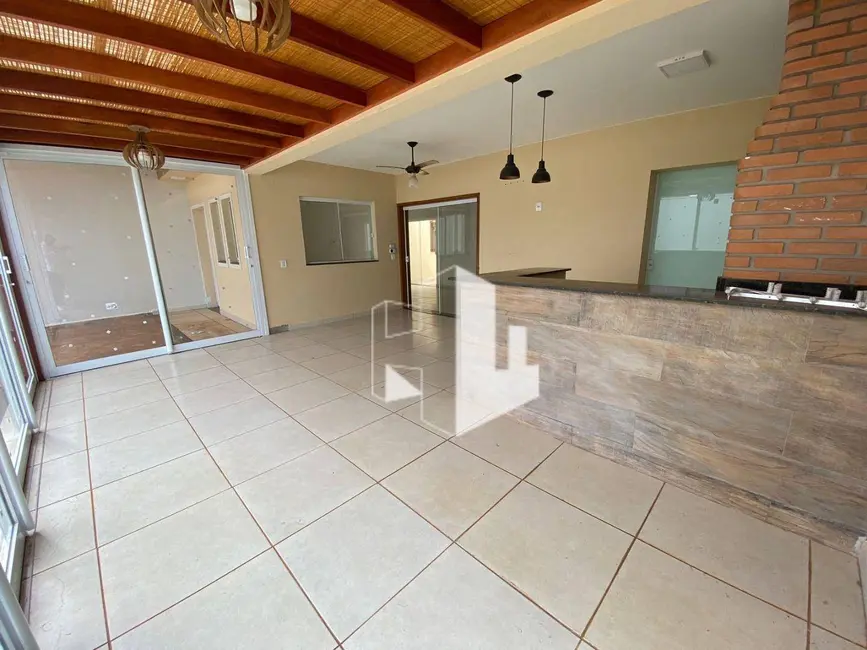 Foto 2 de Casa com 3 quartos à venda, 250m2 em Jau - SP