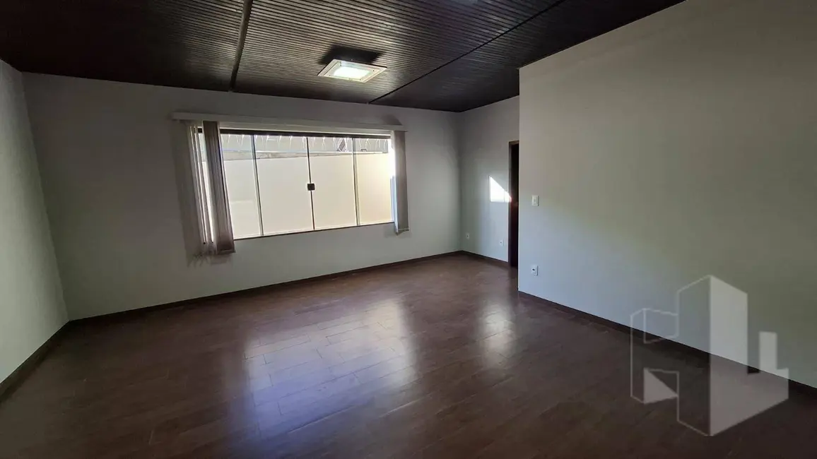Foto 2 de Casa com 3 quartos à venda e para alugar, 600m2 em Vila Brasil, Jau - SP