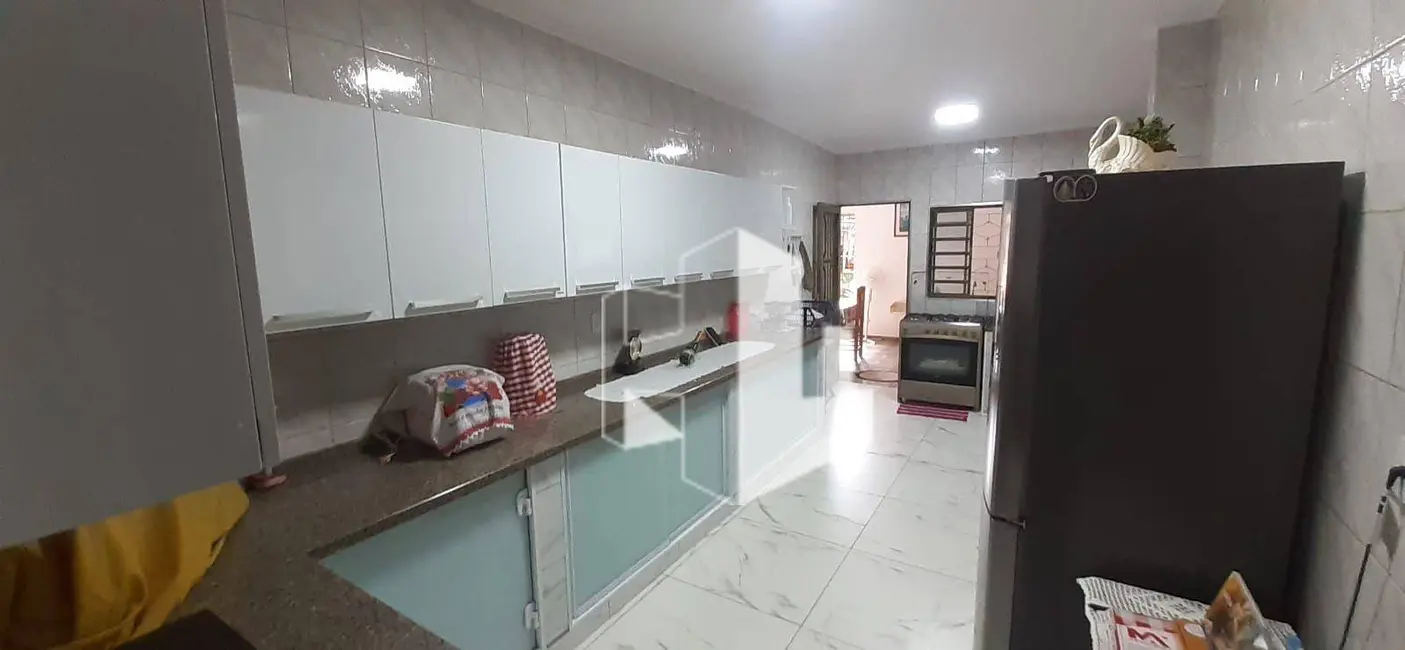Foto 3 de Casa com 3 quartos à venda, 175m2 em Jardim Ferreira Dias, Jau - SP