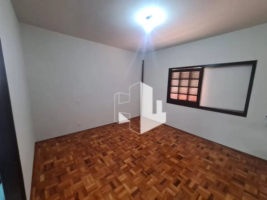 Foto 8 de Casa com 4 quartos para alugar, 200m2 em Centro, Jau - SP