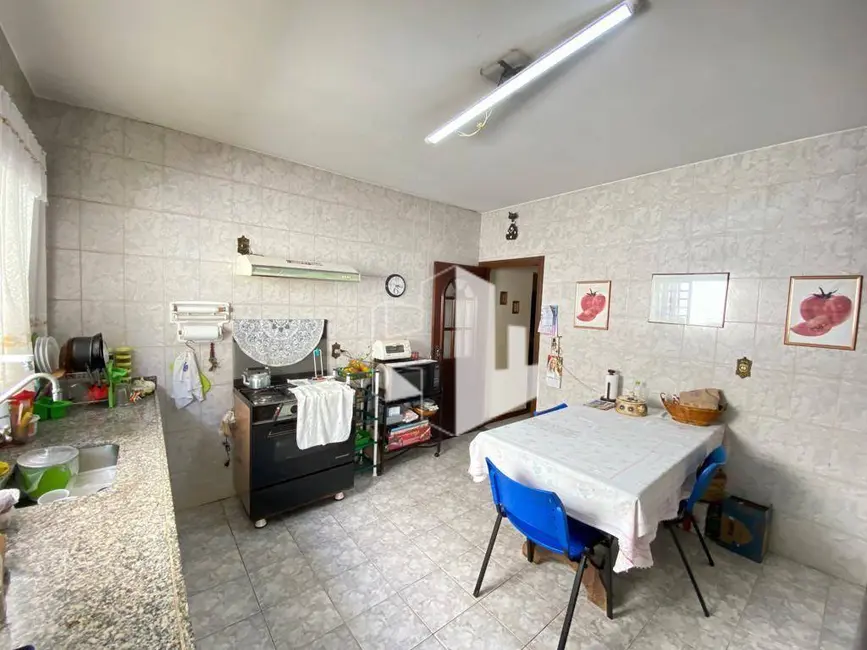 Foto 9 de Casa com 4 quartos à venda, 250m2 em Jardim Ferreira Dias, Jau - SP
