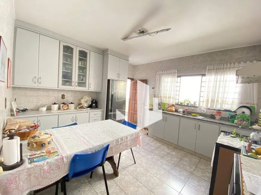 Foto 6 de Casa com 4 quartos à venda, 250m2 em Jardim Ferreira Dias, Jau - SP