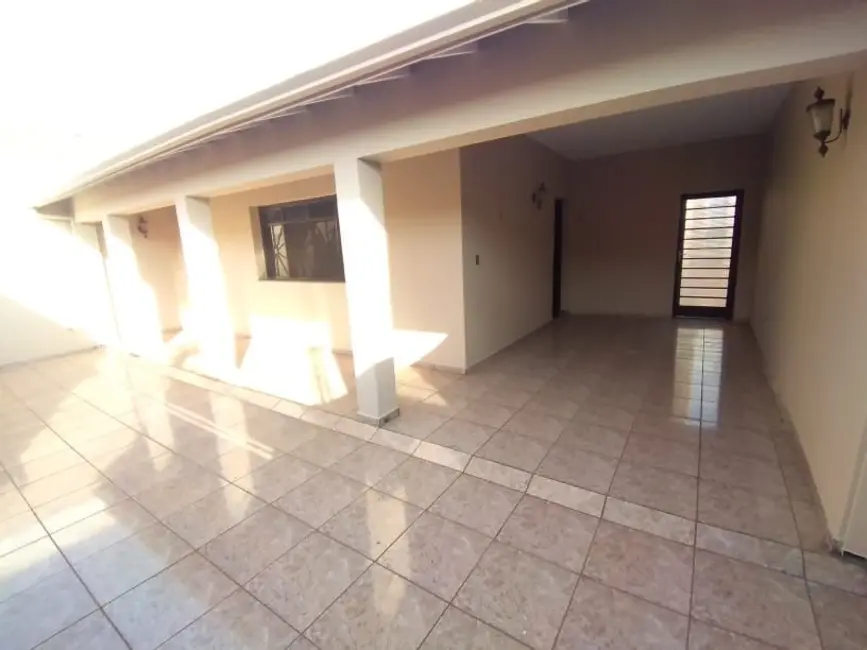 Foto 1 de Casa com 3 quartos para alugar, 250m2 em Jardim das Paineiras, Jau - SP