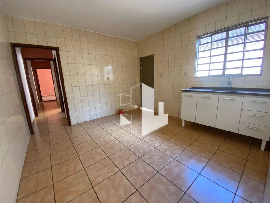 Foto 1 de Casa com 2 quartos para alugar, 10m2 em Jardim Sanzovo, Jau - SP