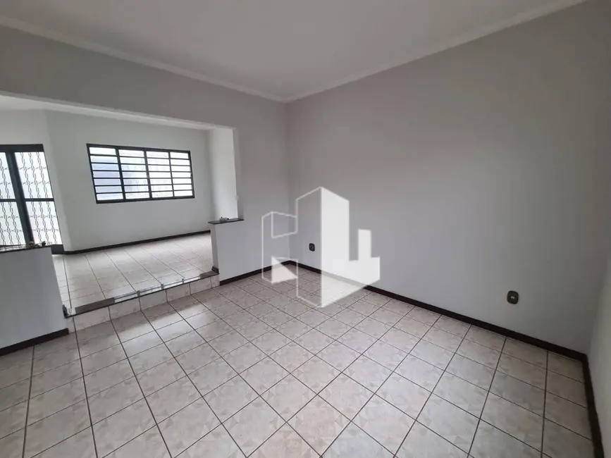 Foto 2 de Casa com 3 quartos para alugar, 200m2 em Jardim Antonina, Jau - SP