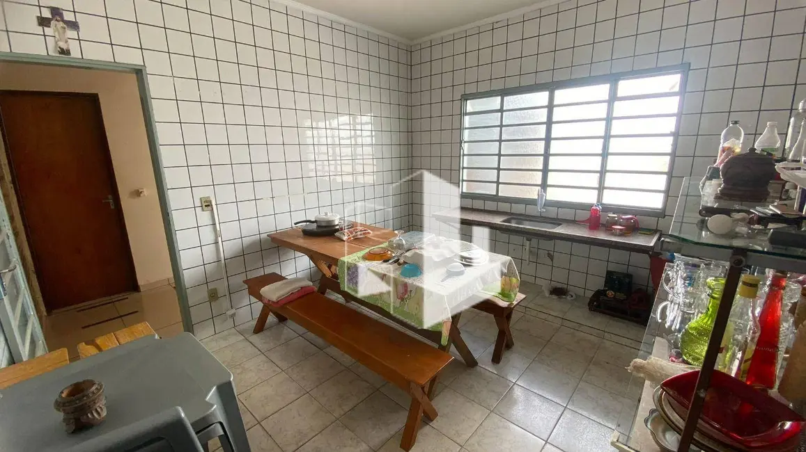 Foto 3 de Casa com 2 quartos à venda e para alugar, 250m2 em Jardim Orlando Chesini Ometto, Jau - SP