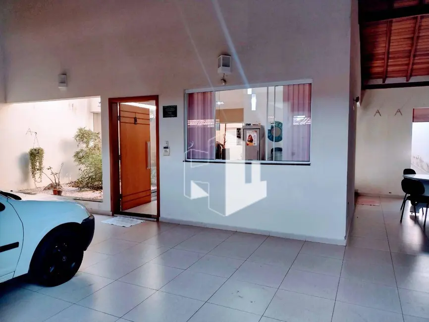 Foto 2 de Casa com 3 quartos à venda, 250m2 em Jardim Alvorada, Jau - SP