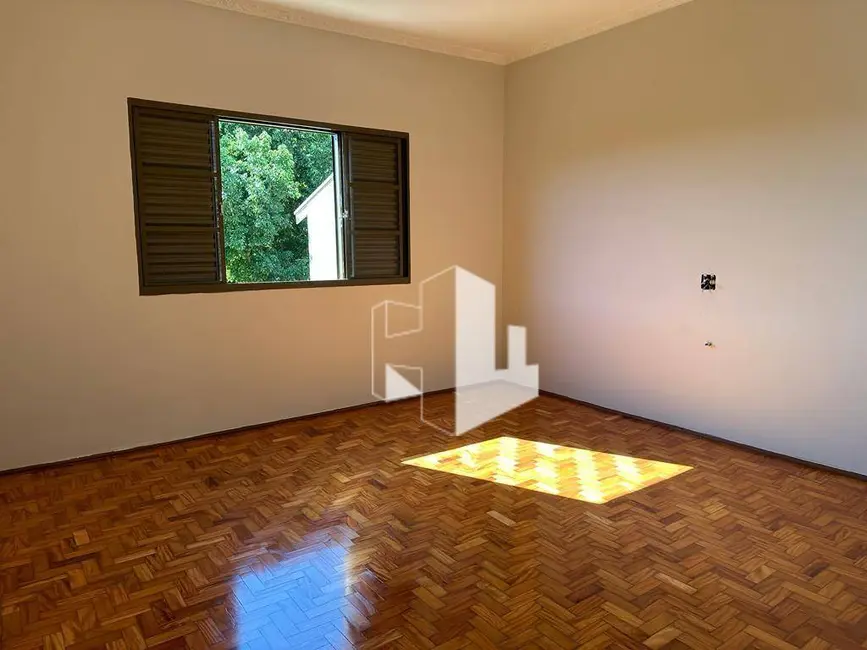 Foto 4 de Casa com 3 quartos para alugar, 663m2 em Vila Santa Maria, Jau - SP