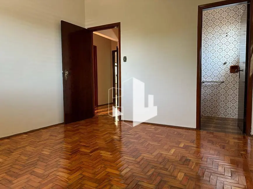 Foto 3 de Casa com 3 quartos para alugar, 663m2 em Vila Santa Maria, Jau - SP