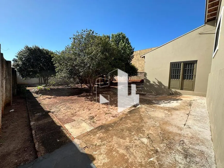 Foto 9 de Casa com 3 quartos para alugar, 663m2 em Vila Santa Maria, Jau - SP