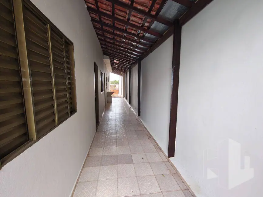 Foto 2 de Casa com 2 quartos para alugar, 132m2 em Jardim Santa Helena, Jau - SP