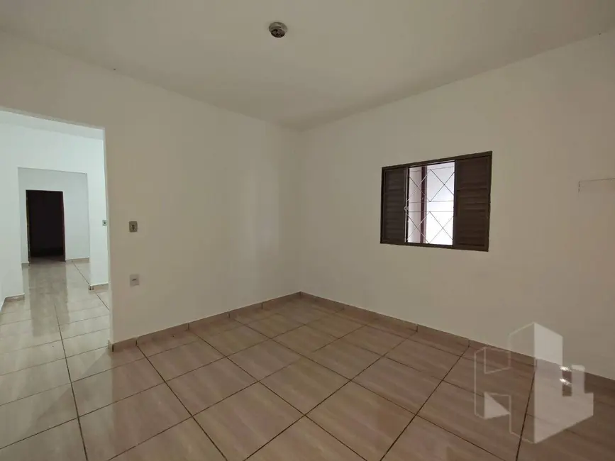 Foto 9 de Casa com 2 quartos para alugar, 132m2 em Jardim Santa Helena, Jau - SP