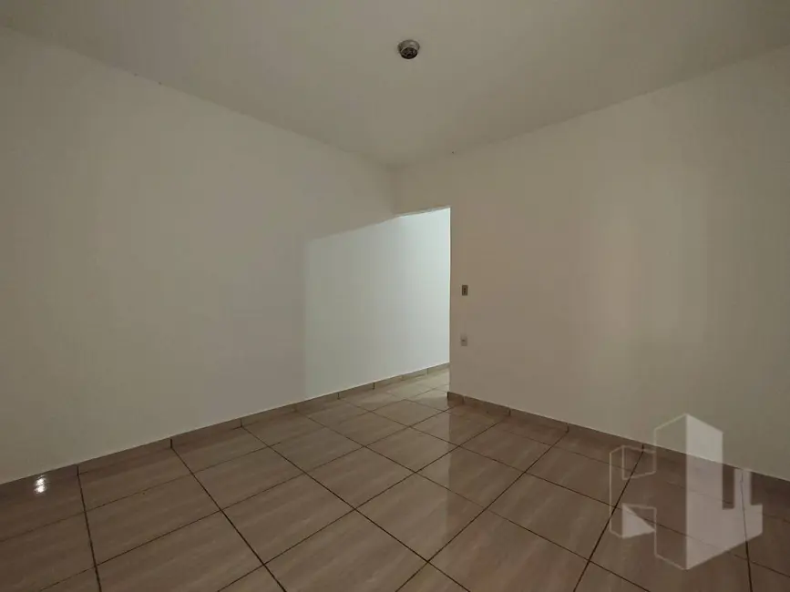 Foto 8 de Casa com 2 quartos para alugar, 132m2 em Jardim Santa Helena, Jau - SP