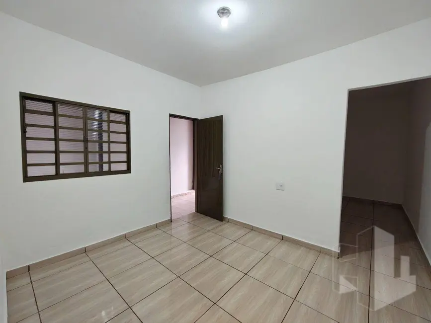 Foto 5 de Casa com 2 quartos para alugar, 132m2 em Jardim Santa Helena, Jau - SP